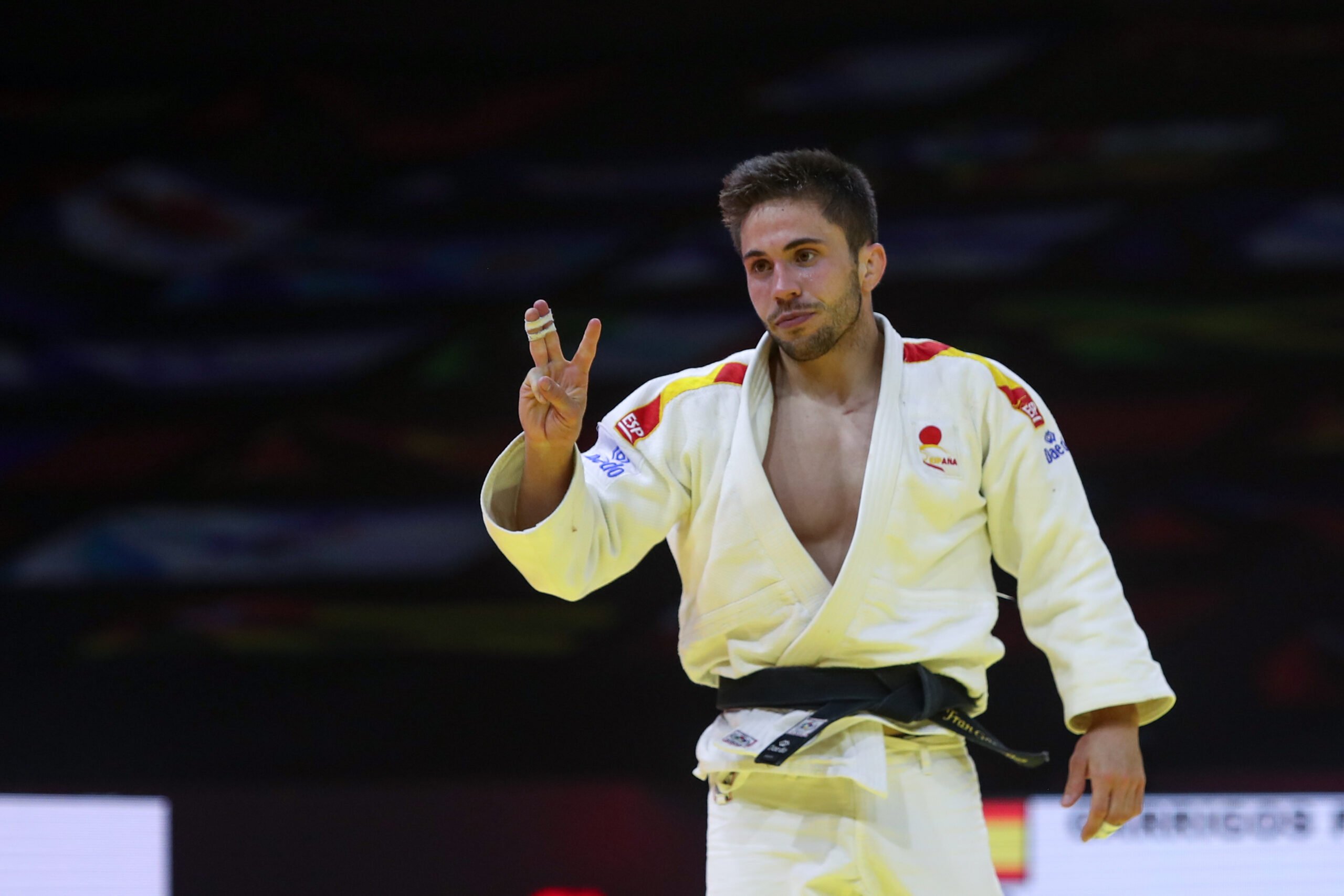 EUROPE HUNGRY FOR WORLD TITLE ON DAY ONE